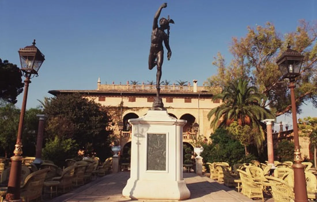 Jardín y fachada de Son Nicolau